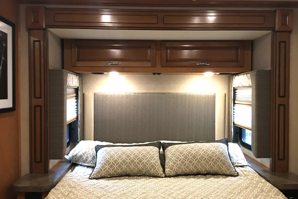 Goody's RV - Beautiful Fleetwood Bounder