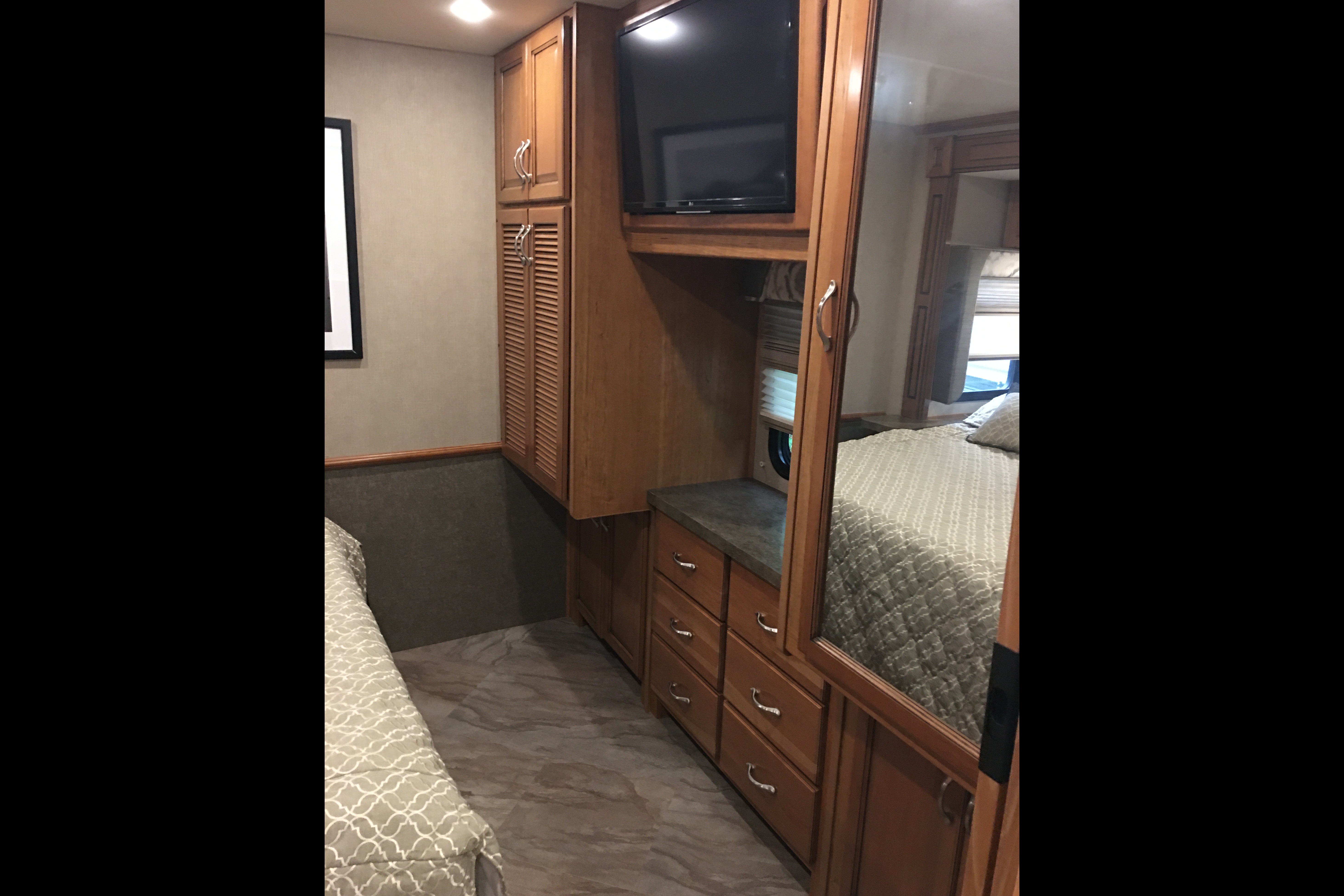 Goody's RV - Beautiful Fleetwood Bounder