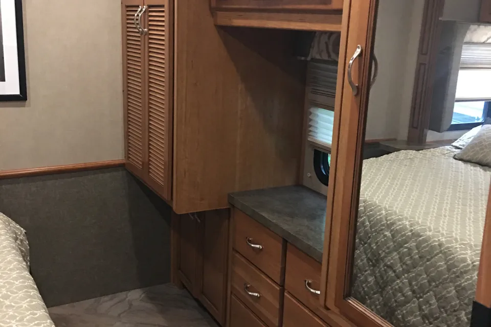 Goody's RV - Beautiful Fleetwood Bounder