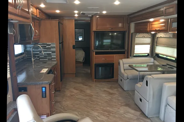 Goody's RV - Beautiful Fleetwood Bounder