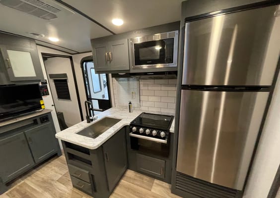❤️✅We deliver & Set-Up! Loaded! Sleeps 10! 2022 Keystone Bullet Ultralite 287QBS
