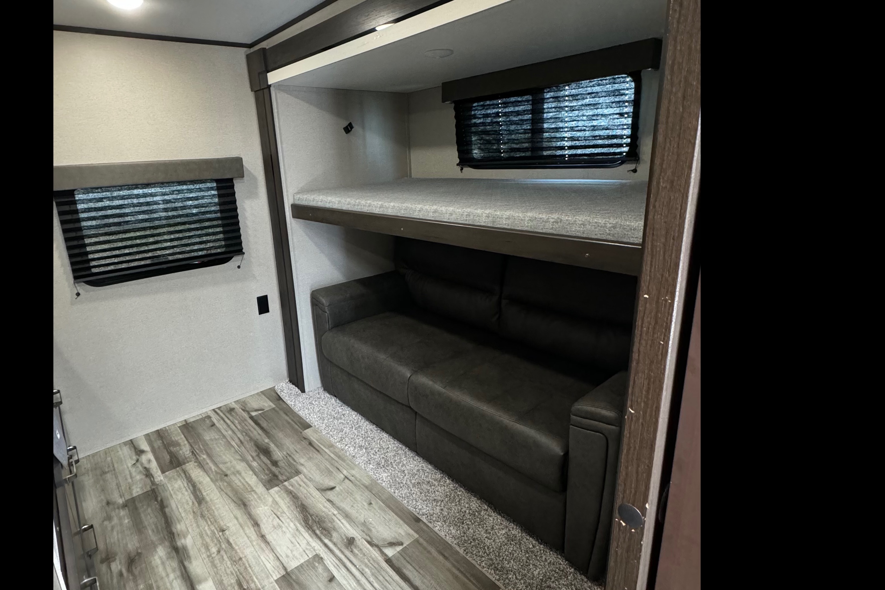 Leon’s Grand Design Transend 315BH 36FT Travel Trailer
