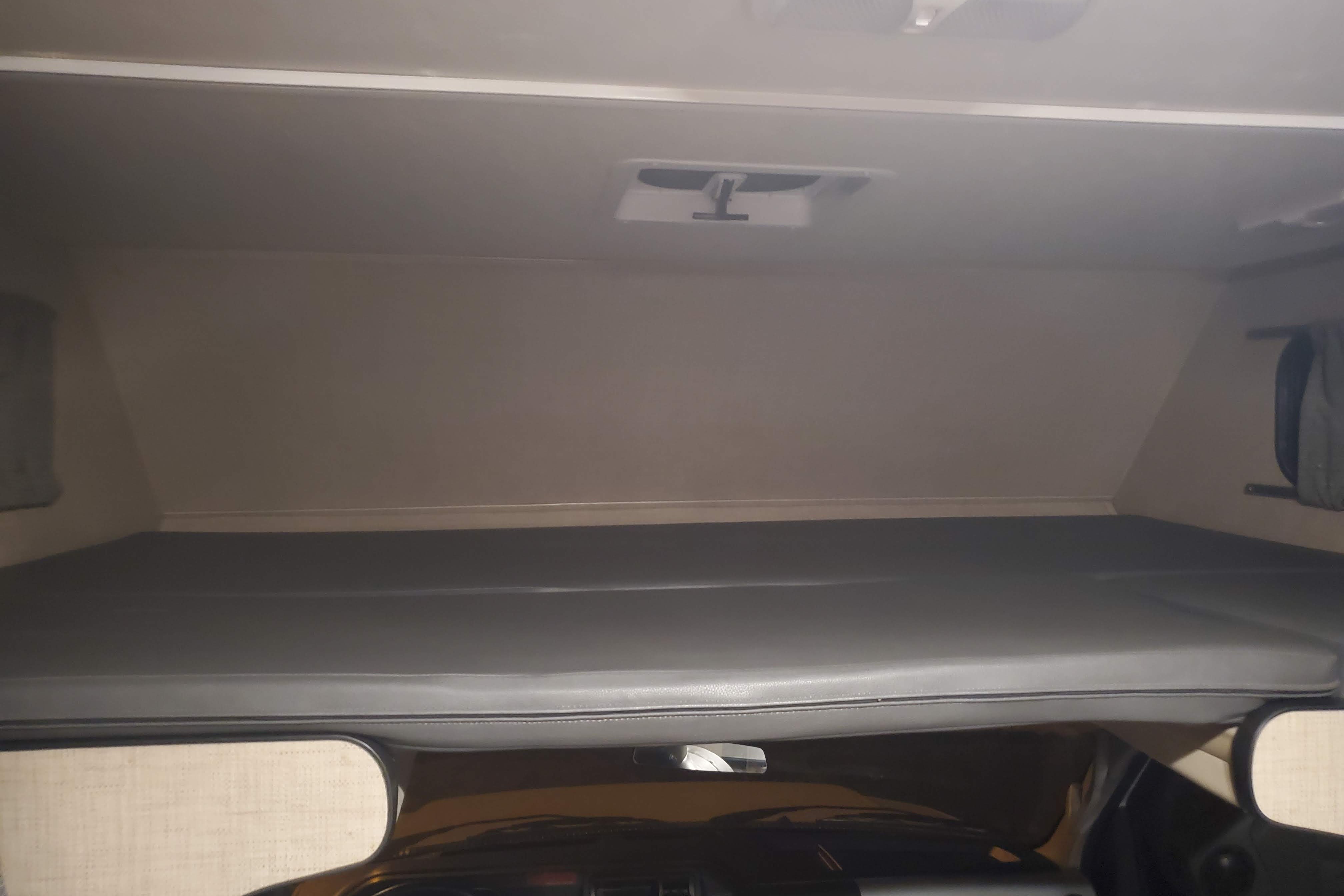 Solar equipped and fully stocked 30' Thor Motor Coach Majestic 28A