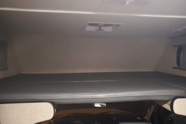 Solar equipped and fully stocked 30' Thor Motor Coach Majestic 28A