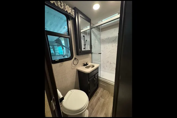 Travel in Comfort & Style: Carol’s Upscale Motor Home Awaits You!
