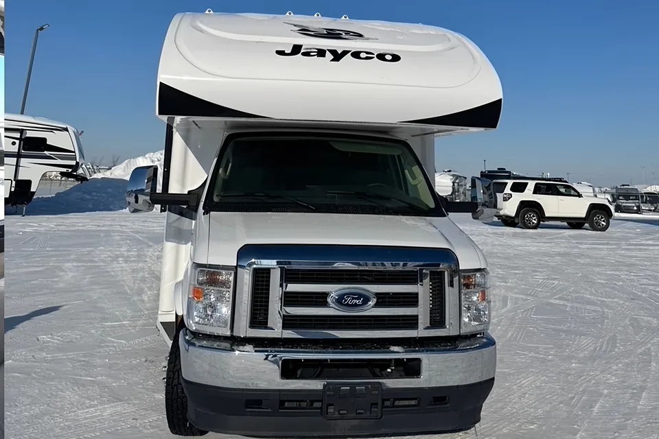 Travel in Comfort & Style: Carol’s Upscale Motor Home Awaits You!