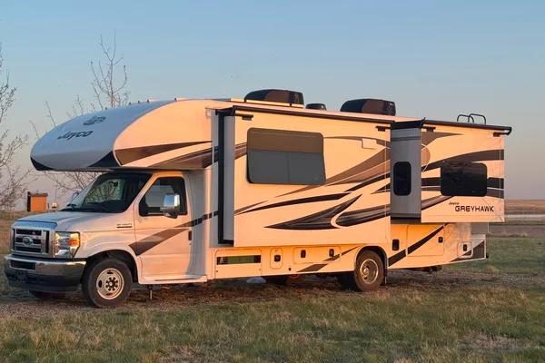 Travel in Comfort & Style: Carol’s Upscale Motor Home Awaits You!