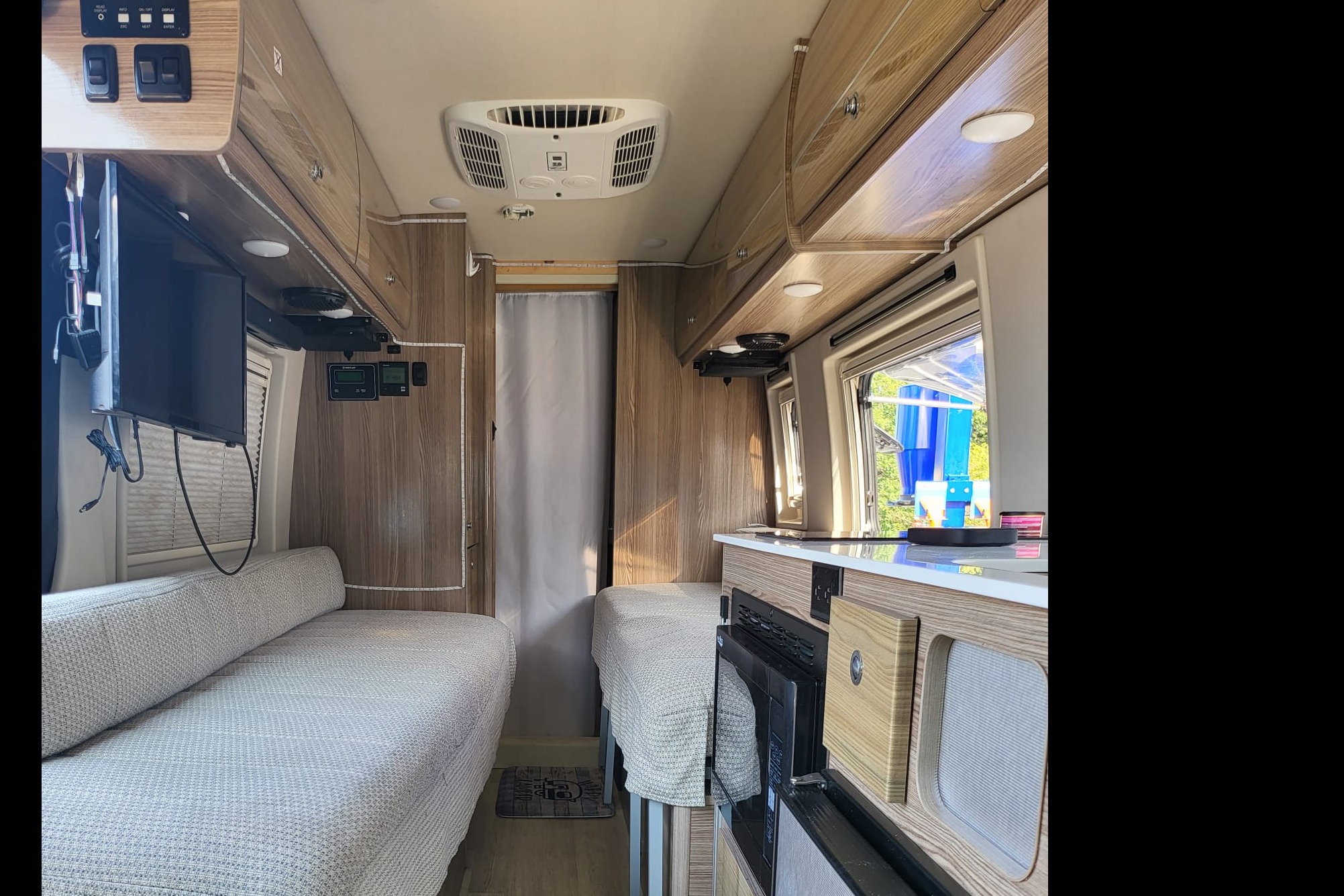 Don's Winnebago boldt 70KL Class B