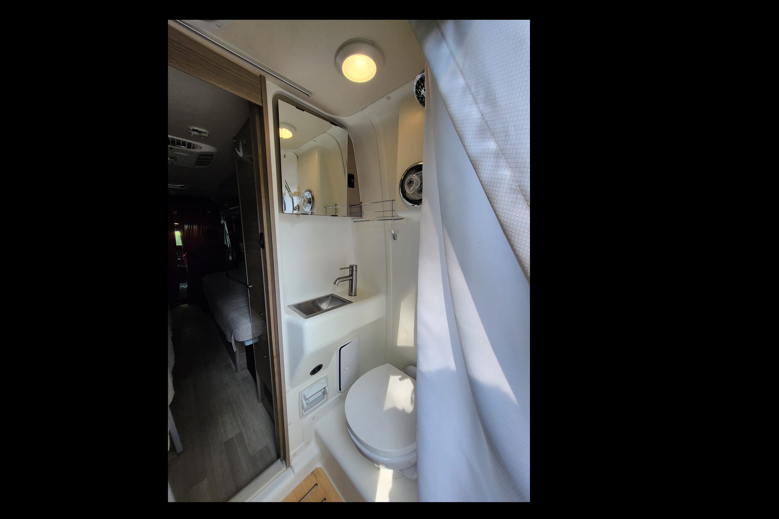 Don's Winnebago boldt 70KL Class B