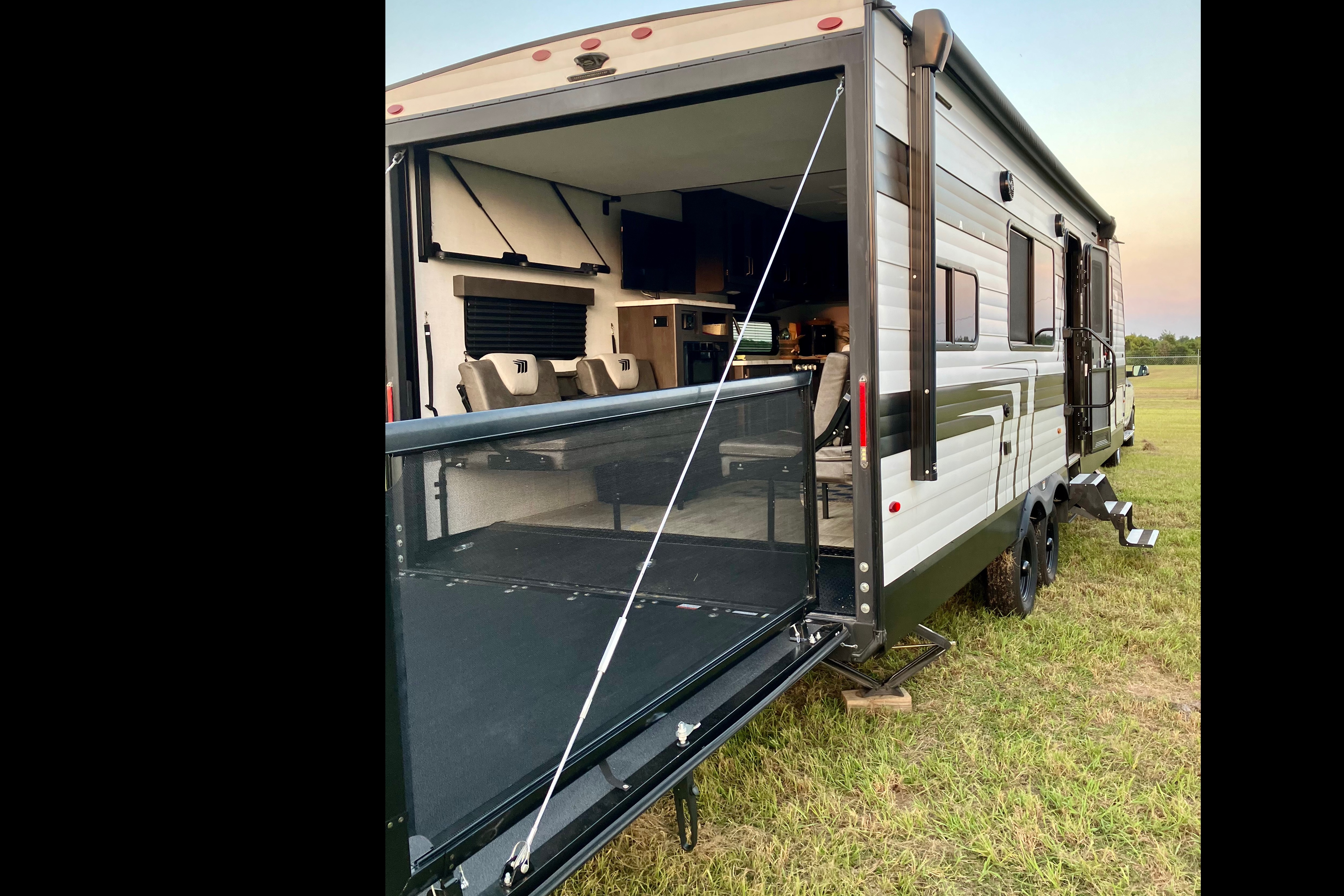 2024 Mav27 **Welcome to our...Airbnb on Wheels II ** Delivery and setup only