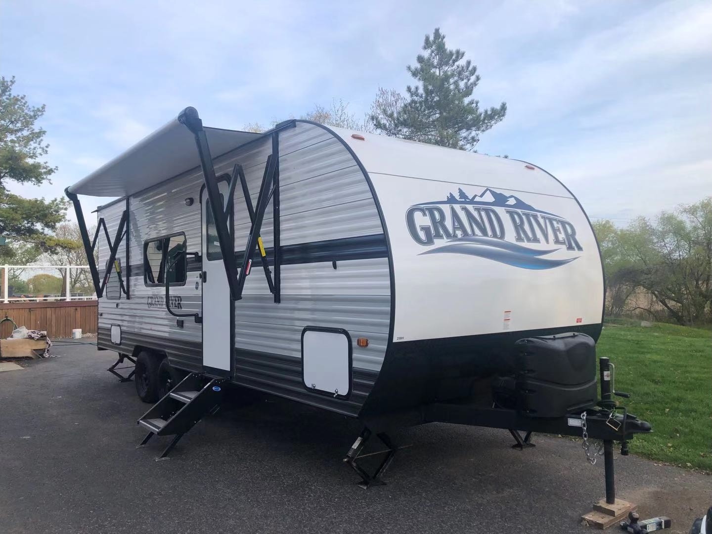 Grand Travel Trailer