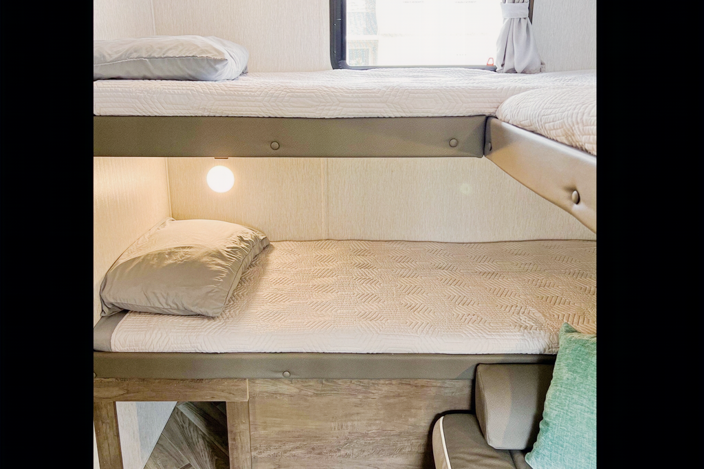  Forest River Wildwood X-Lite Travel Trailer