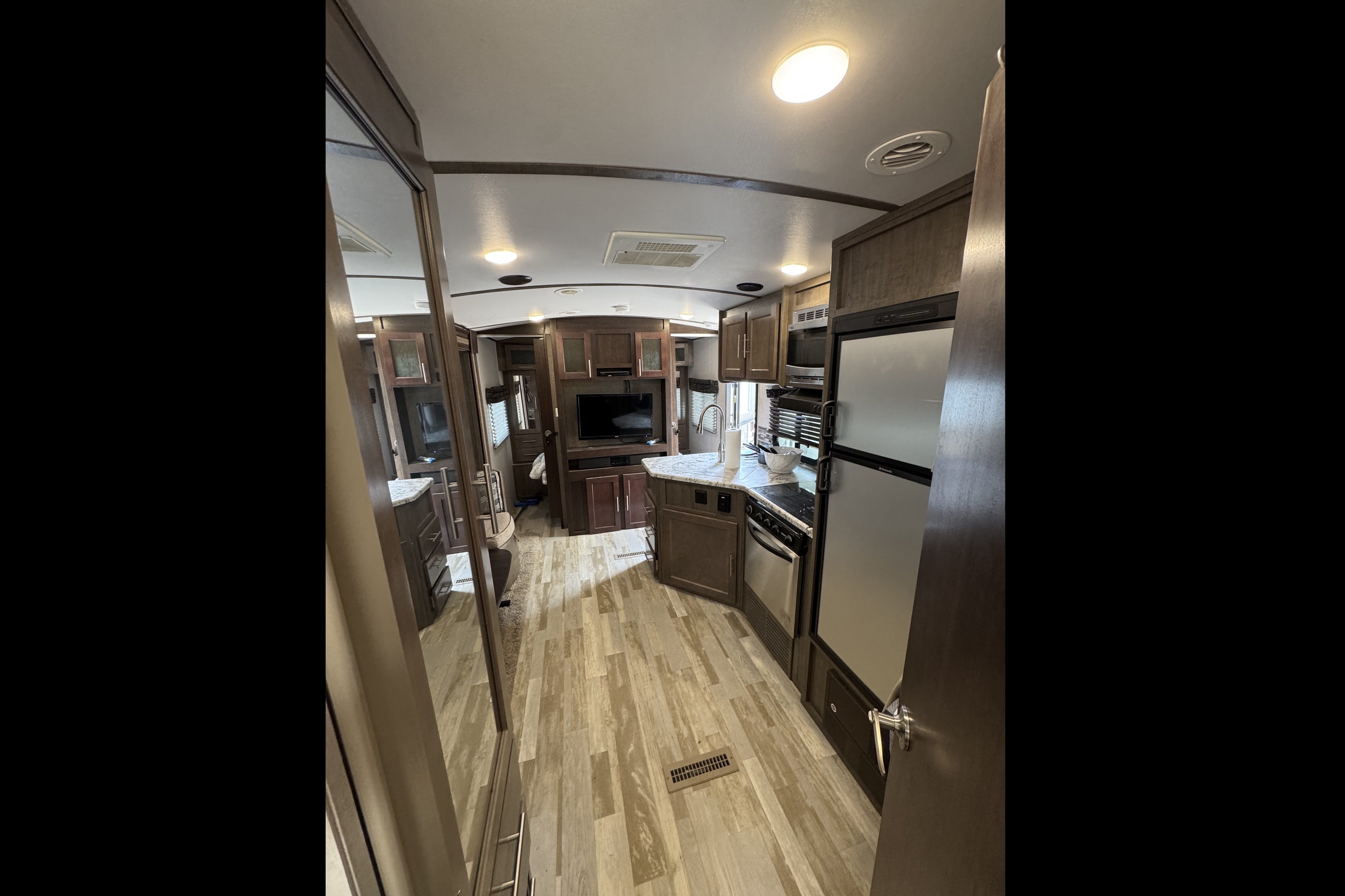 Forest River Surveyor 245BHS