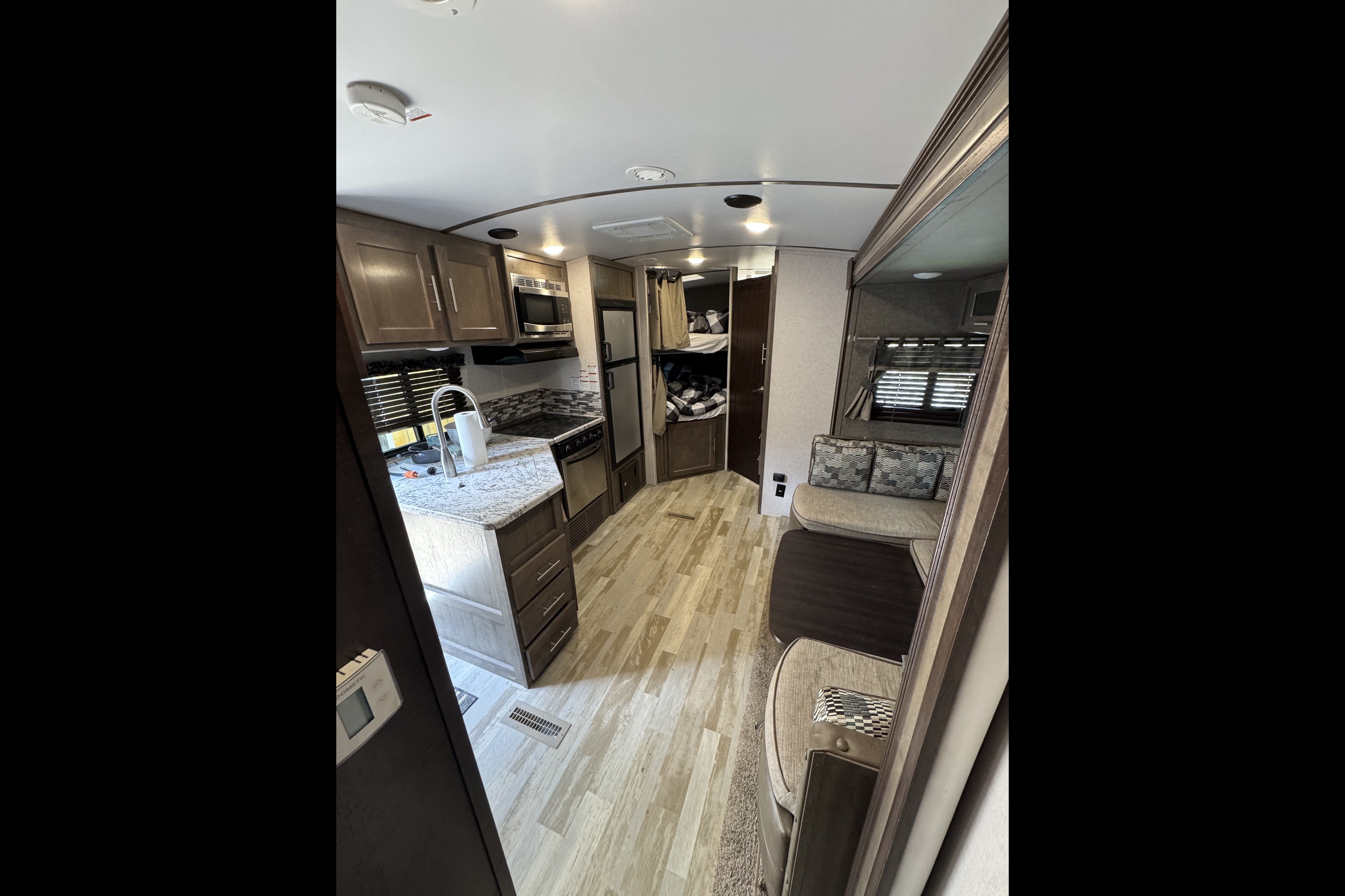 Forest River Surveyor 245BHS