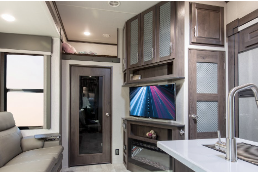 Wanderlust Deluxe Grand Design Momentum G-320 Fifth Wheel