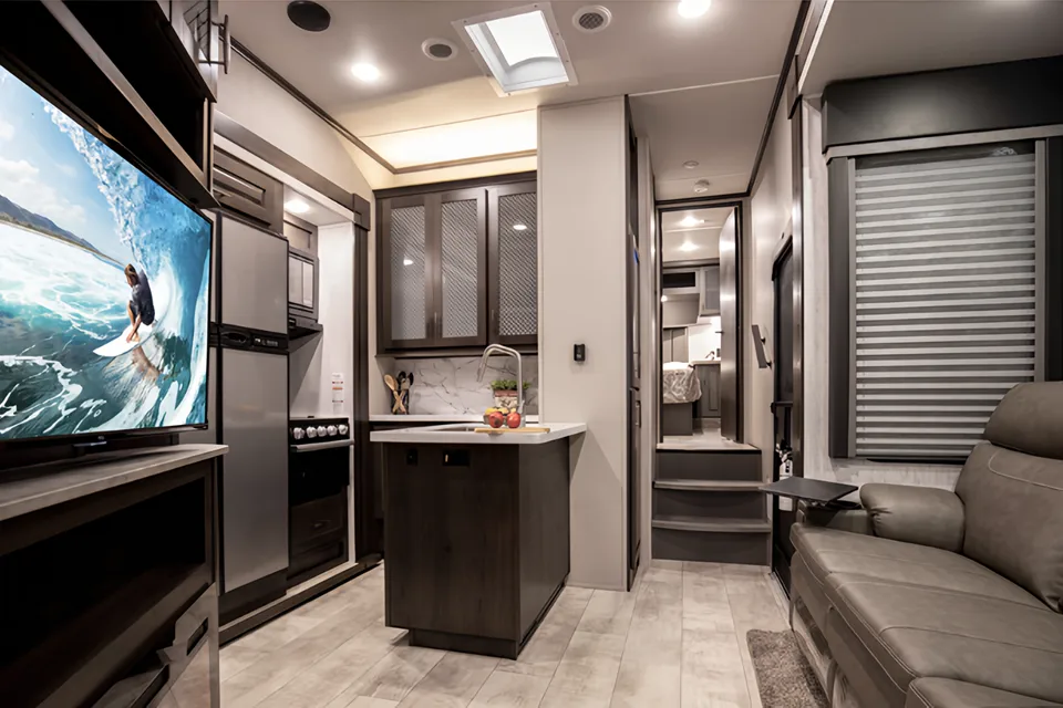 Wanderlust Deluxe Grand Design Momentum G-320 Fifth Wheel