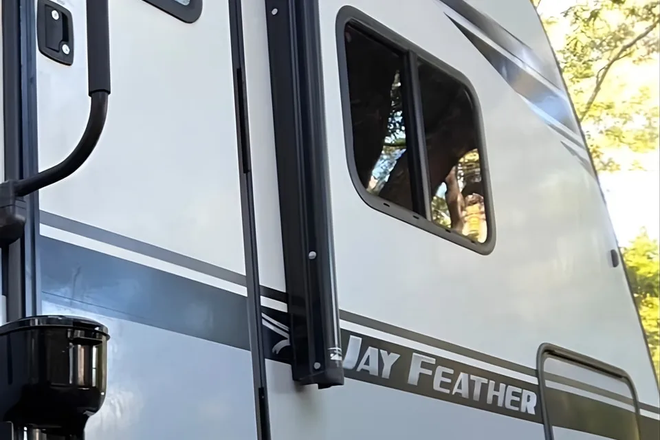 Horton Family Jayco Jay Feather 23BHM Travel Trailer