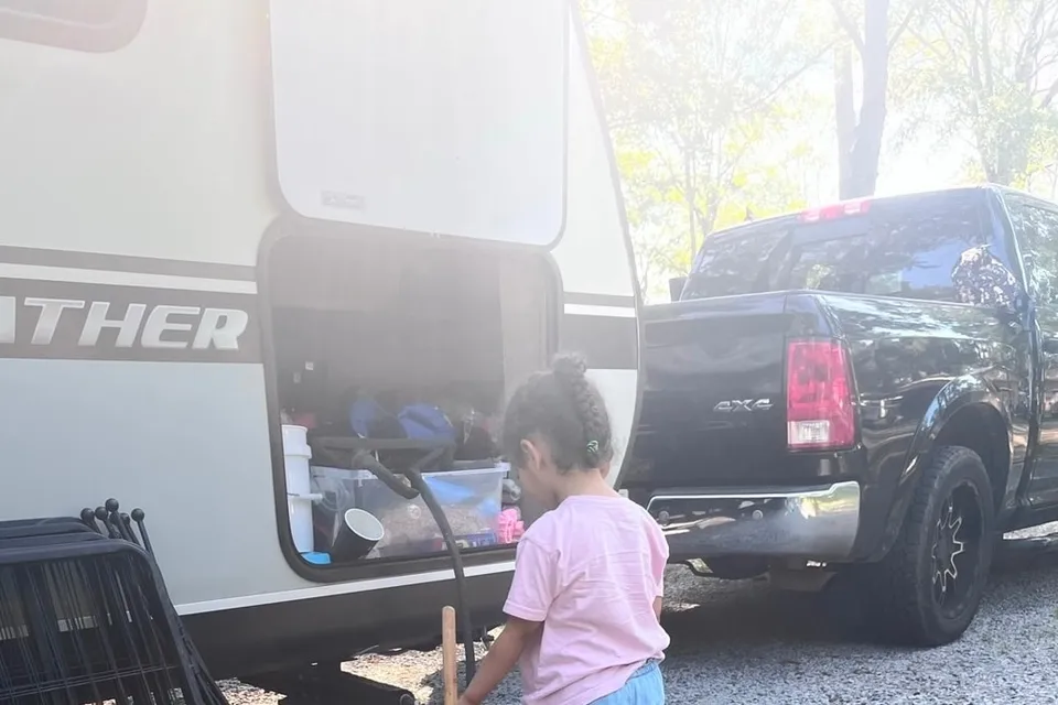 Horton Family Jayco Jay Feather 23BHM Travel Trailer