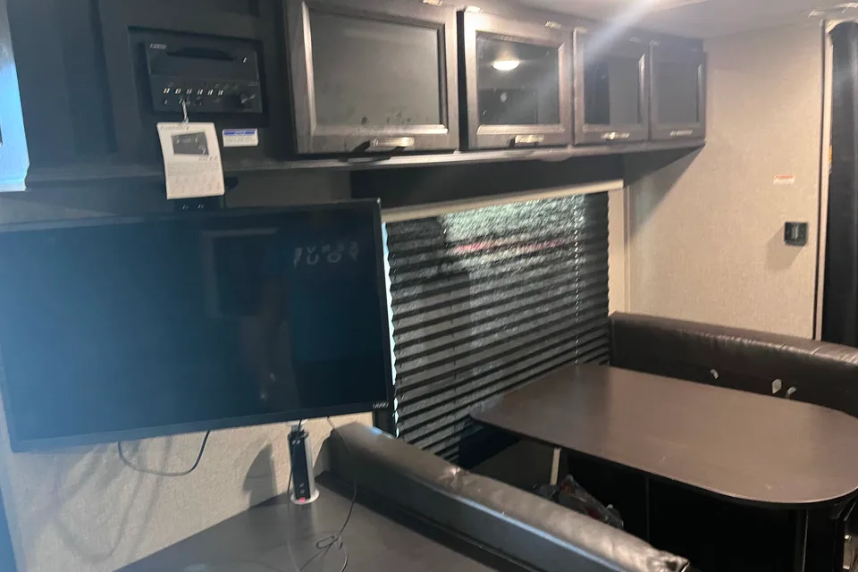 Horton Family Jayco Jay Feather 23BHM Travel Trailer