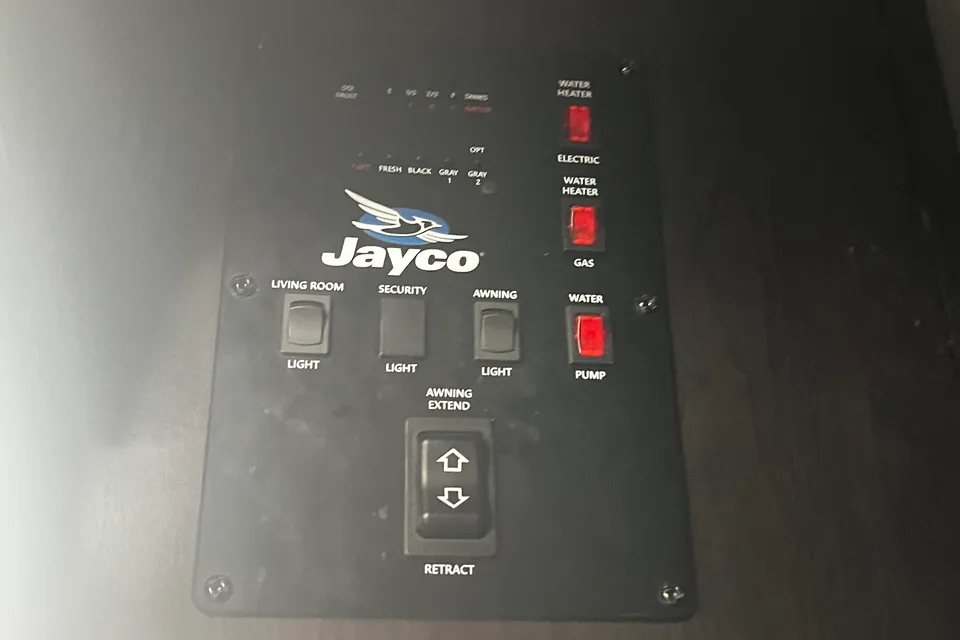 Horton Family Jayco Jay Feather 23BHM Travel Trailer