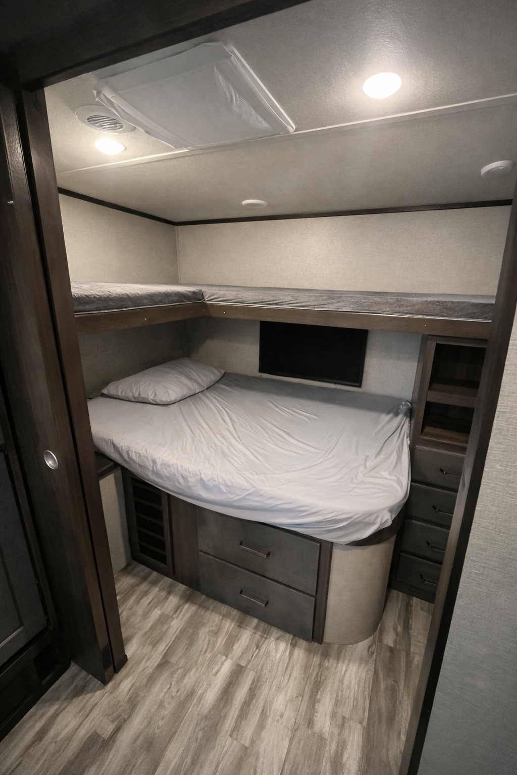 Michael's Grand Bunkhouse 297QB Transcend