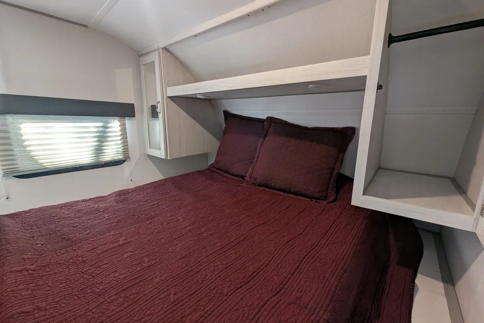 Bolshoi's Prime Time Tracer LE Travel Trailer
