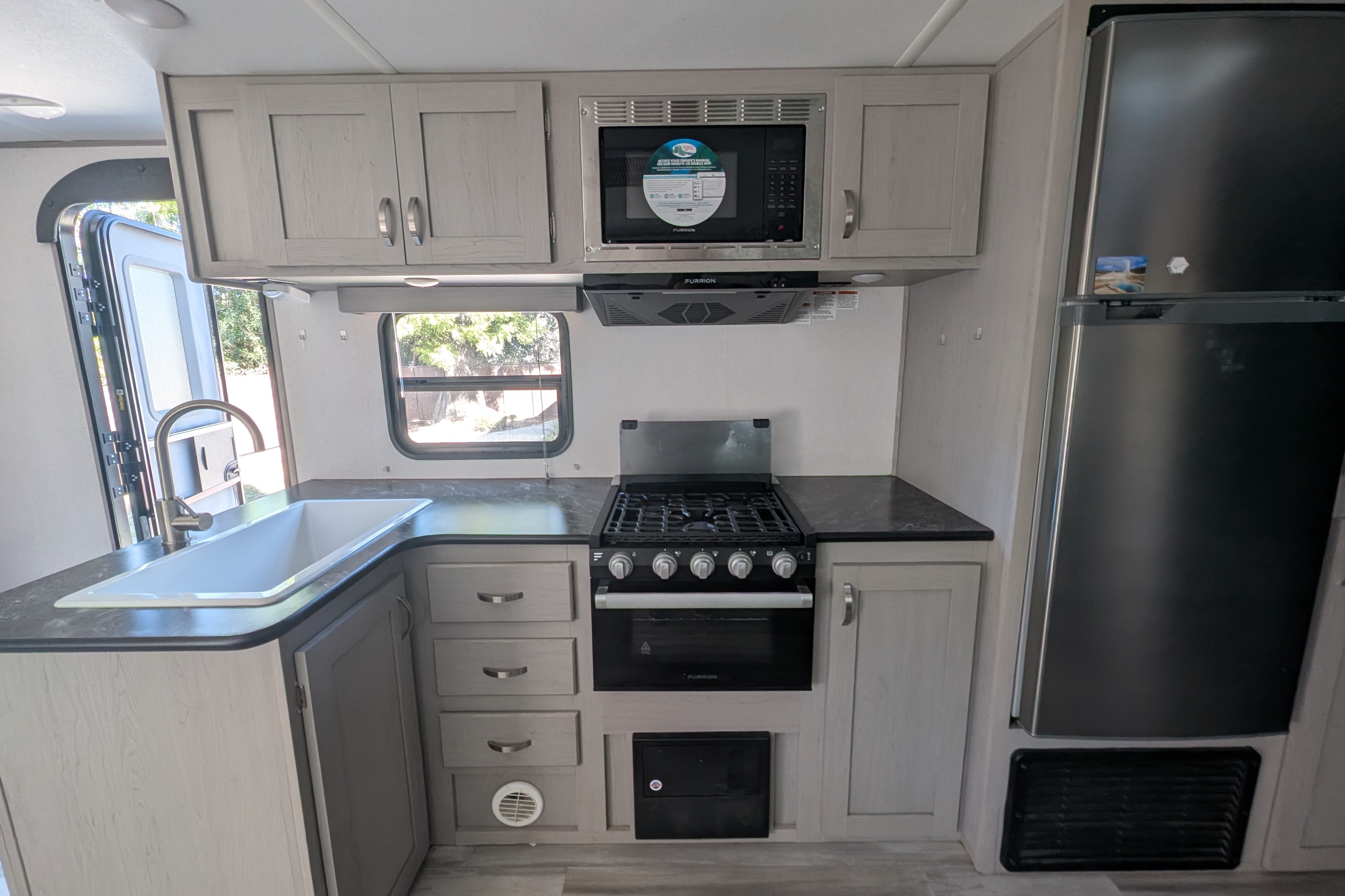Bolshoi's Prime Time Tracer LE Travel Trailer
