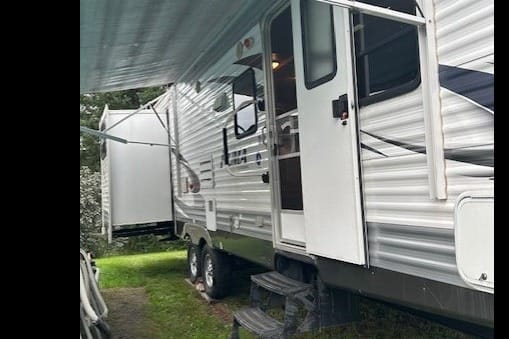 Spacious Family RV Travel Trailer with complete extras