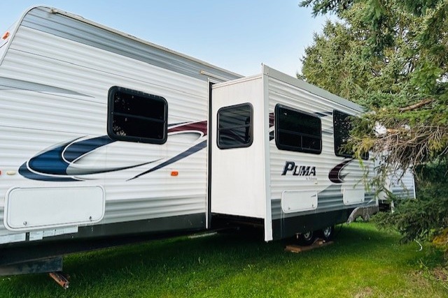Spacious Family RV Travel Trailer with complete extras