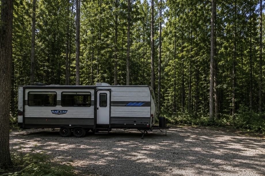 Clean, Well-Maintained Family Camper | Sleeps 6–8 | Queen Bed + Bunks