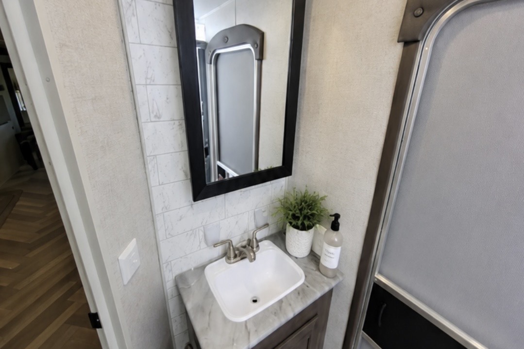 Clean, Well-Maintained Family Camper | Sleeps 6–8 | Queen Bed + Bunks