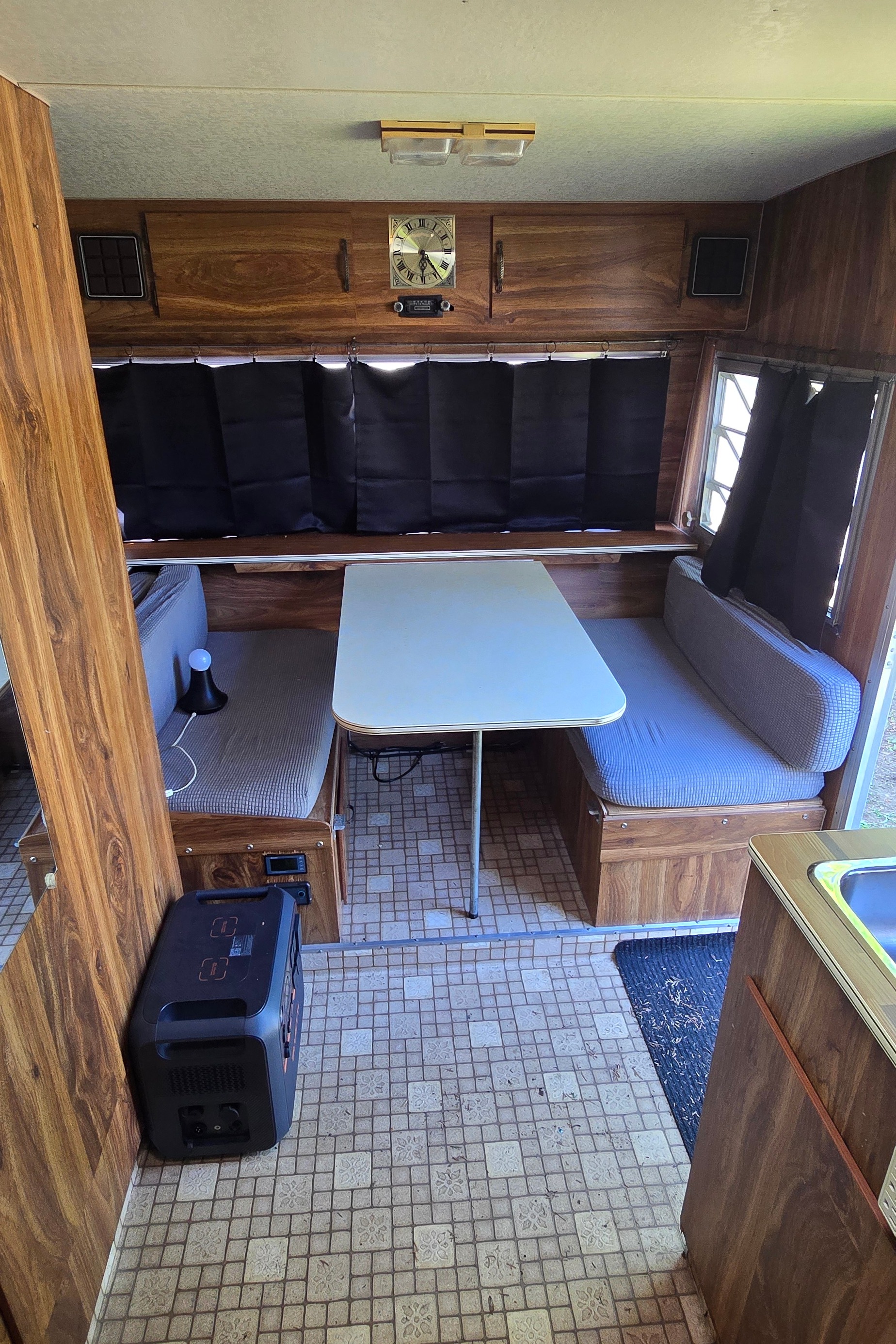 Cute Vintage Holidaire Travel Trailer!