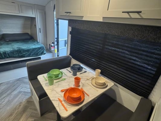 Adventure-Ready Family RV – Sleeps 8, Fully Loaded, Easy Tow!