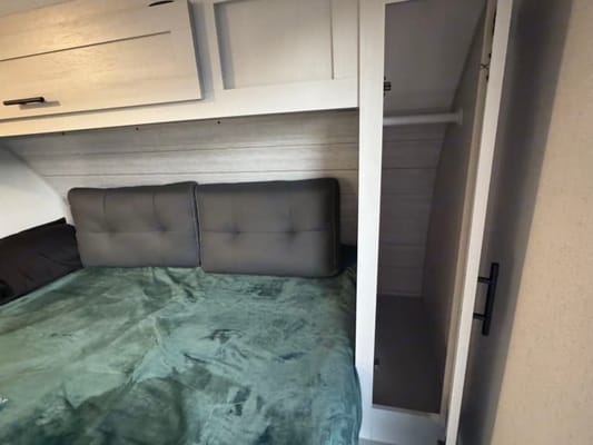 Adventure-Ready Family RV – Sleeps 8, Fully Loaded, Easy Tow!