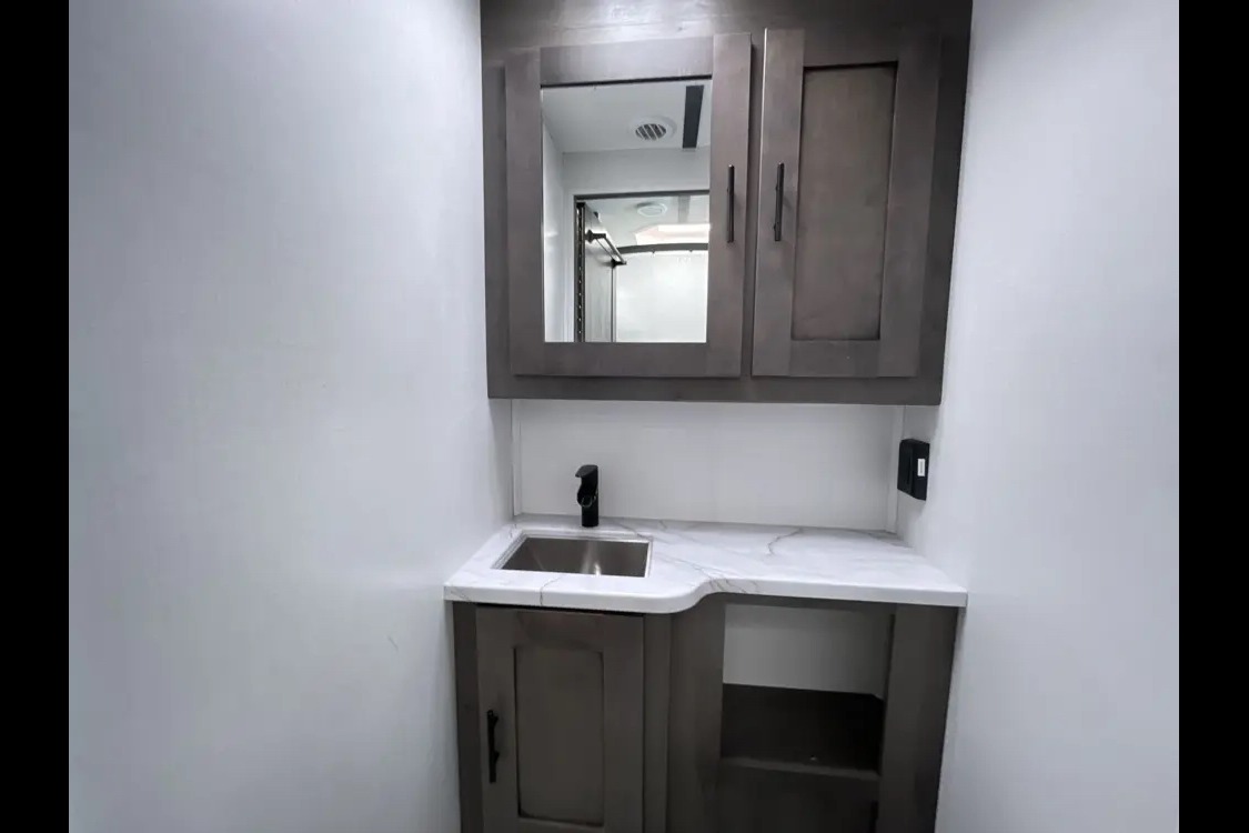 2024 FR3 30DS Luxury Class A | Easy to Drive | Sleeps 6 | Like New