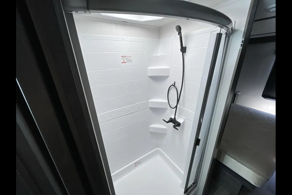 2024 FR3 30DS Luxury Class A | Easy to Drive | Sleeps 6 | Like New