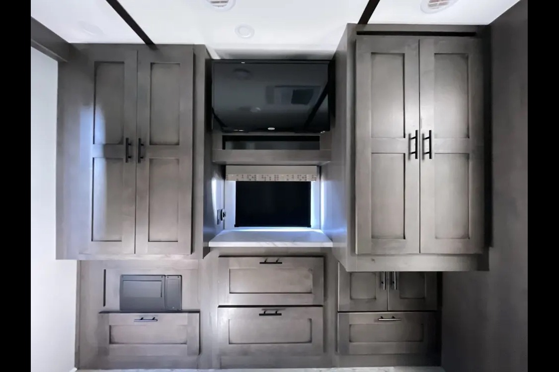 2024 FR3 30DS Luxury Class A | Easy to Drive | Sleeps 6 | Like New