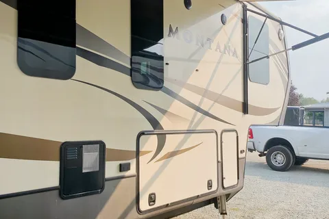 Keystone Montana Fifth Wheel with 2 bedrooms