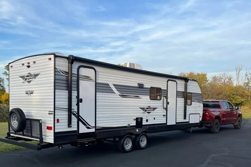 Shasta 26DB Travel Trailer