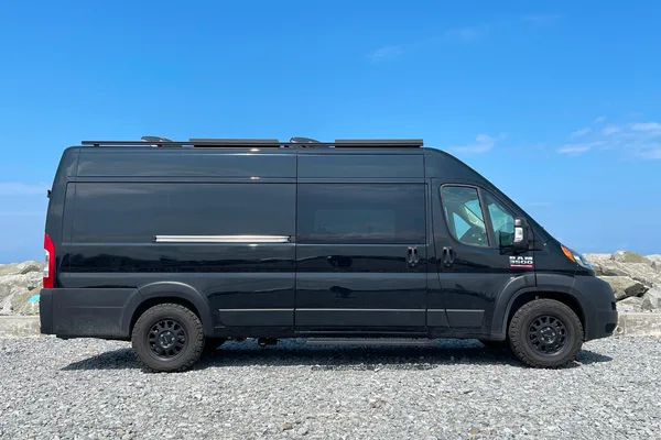 Van-Escapades 22-001 - Promaster 4 places