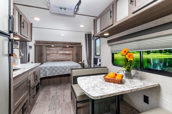 Dani Gulf Stream Innsbruck Ultra Lite Travel Trailer