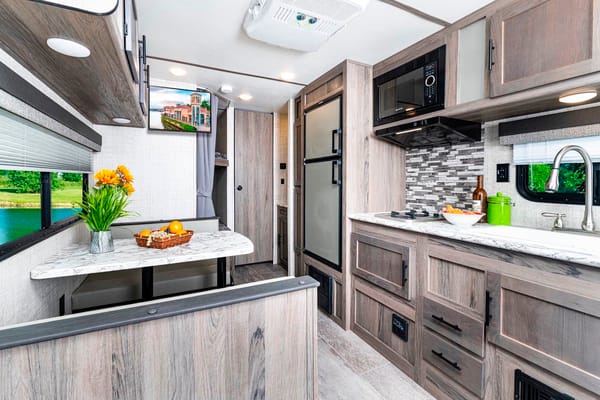 Dani Gulf Stream Innsbruck Ultra Lite Travel Trailer