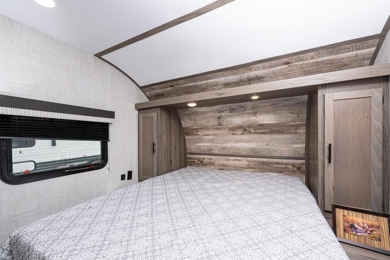 Dani Gulf Stream Innsbruck Ultra Lite Travel Trailer
