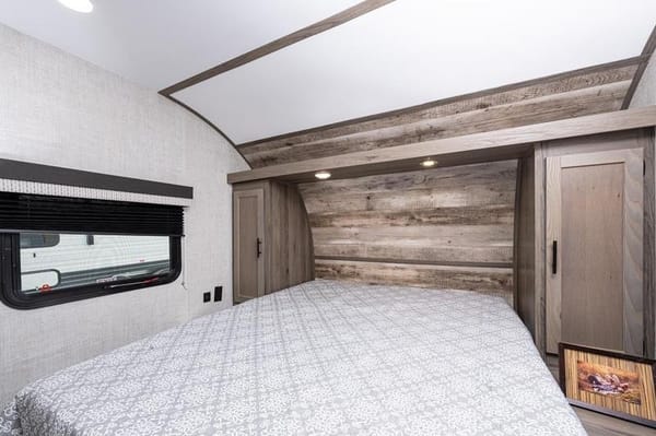 Dani Gulf Stream Innsbruck Ultra Lite Travel Trailer