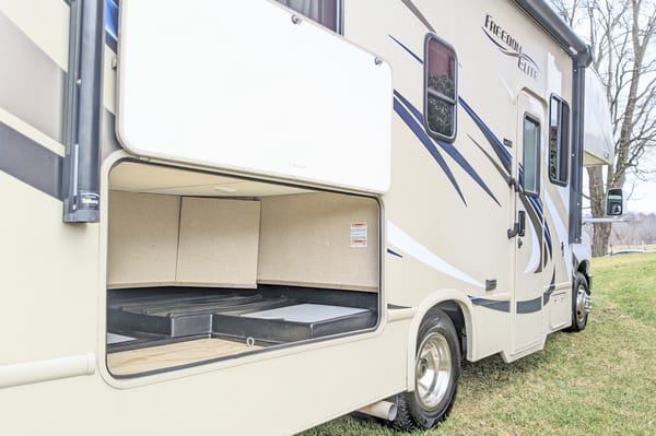 Artemis "Arty" The Adventurer - 2018 Thor Freedom Elite 23H