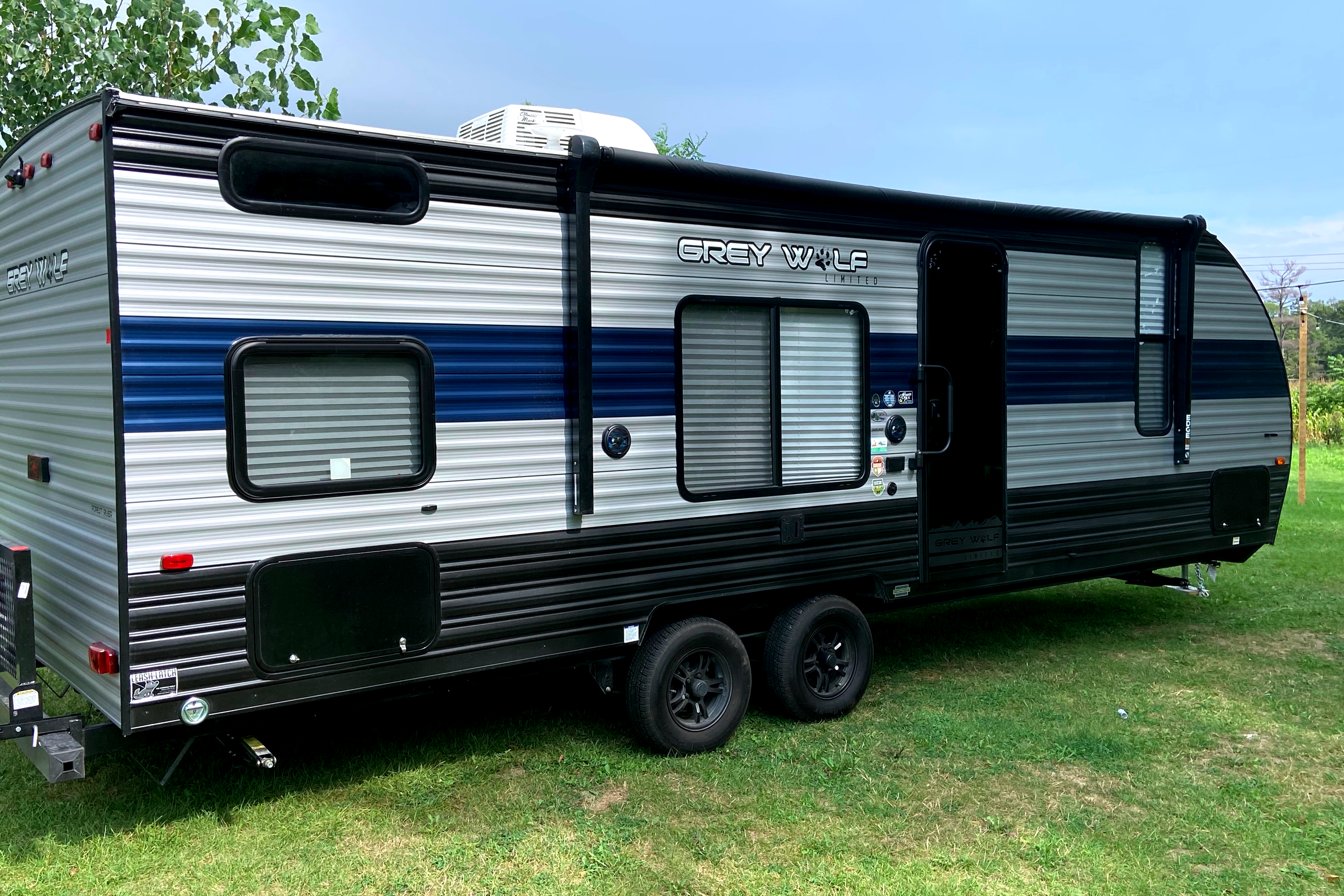 Karish 26 ft grey wolf trailer