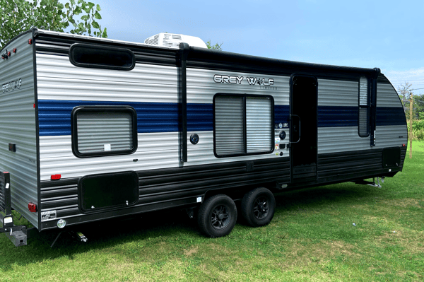 Karish 26 ft grey wolf trailer