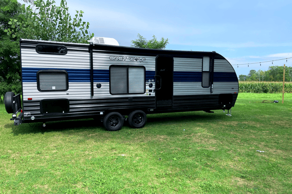 Karish 26 ft grey wolf trailer