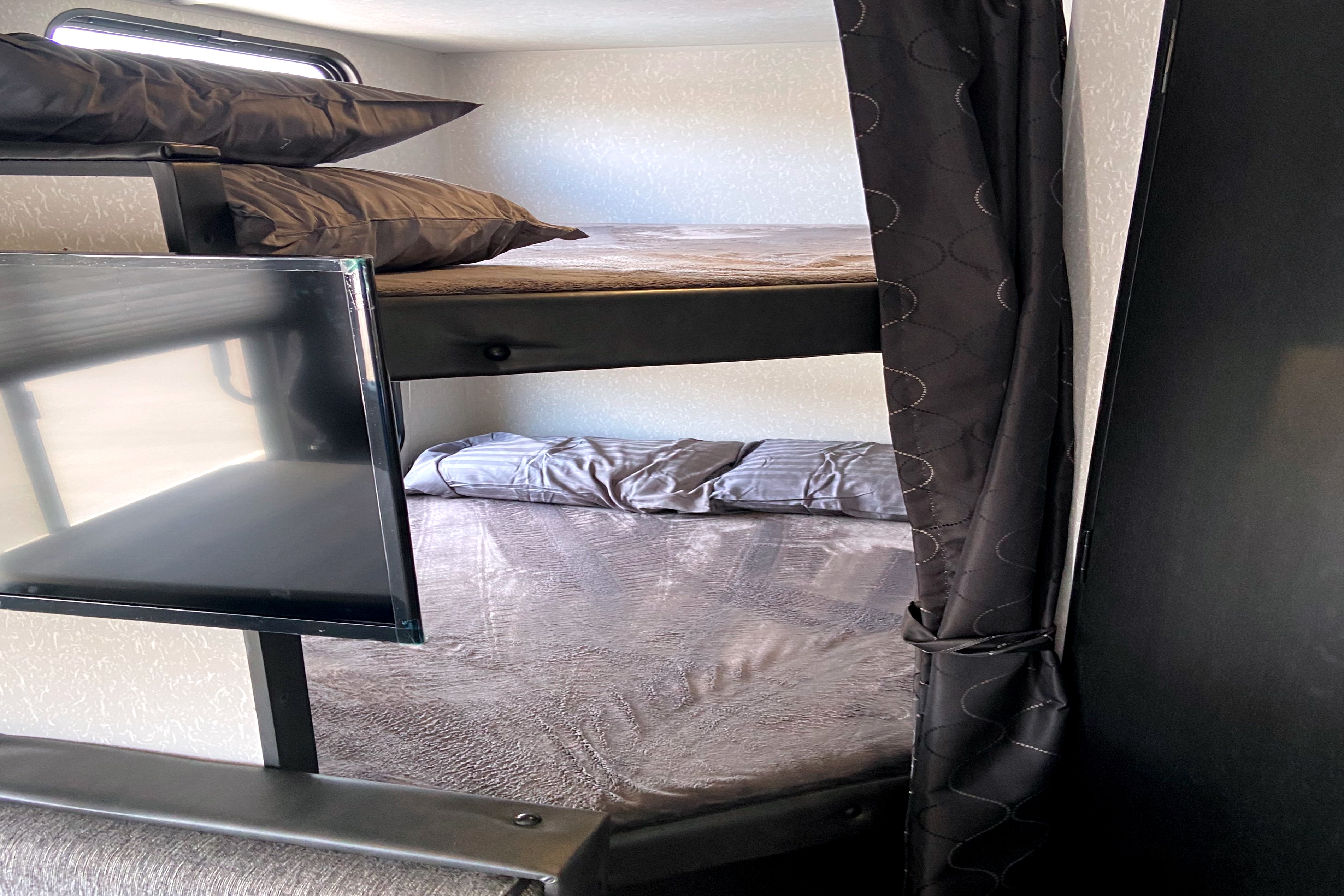 Karish 26 ft grey wolf trailer