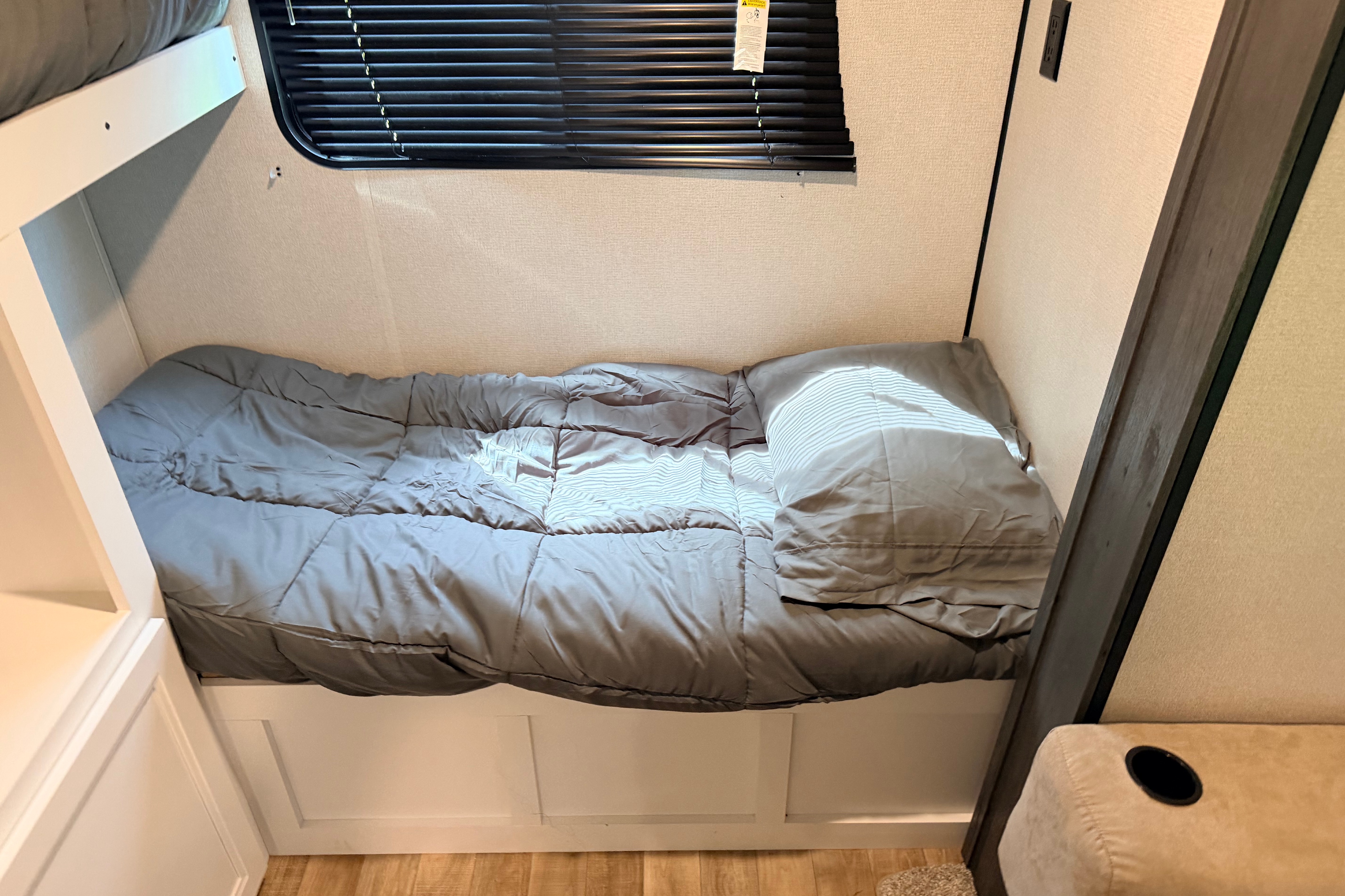 W2 Outdoors LLC Keystone Hideout 318BR Travel Trailer